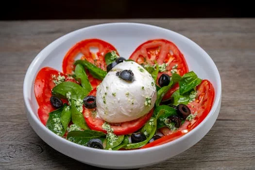 caprese salad fresh mozzarella tomatoes